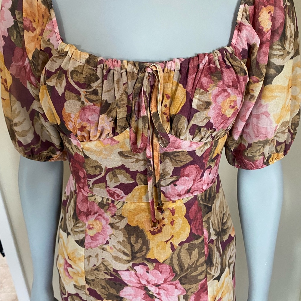 SHOWPO JASALINA MIDAXI DRESS - PUFF SLEEVE DRESS IN CLASSIC FLORAL size 4 - Picture 3 of 7